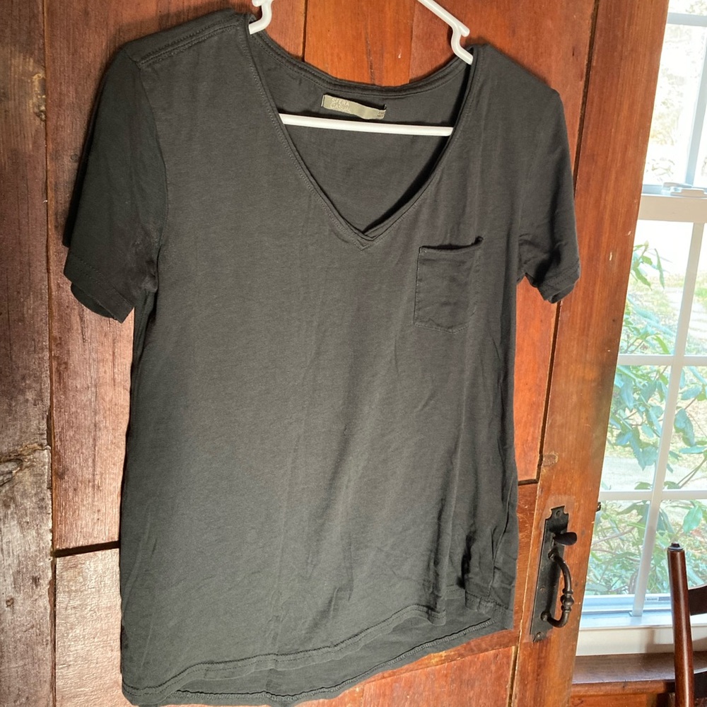 Grey V-neck basic tee